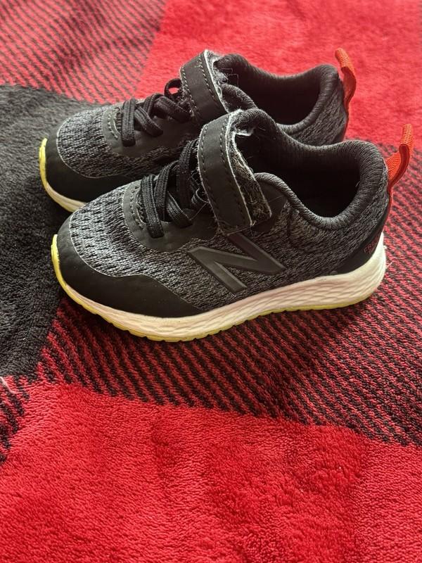 new balance fresh foam arishi Toddler Size 4 Shoes Sneakers Gray Green Hook Loop