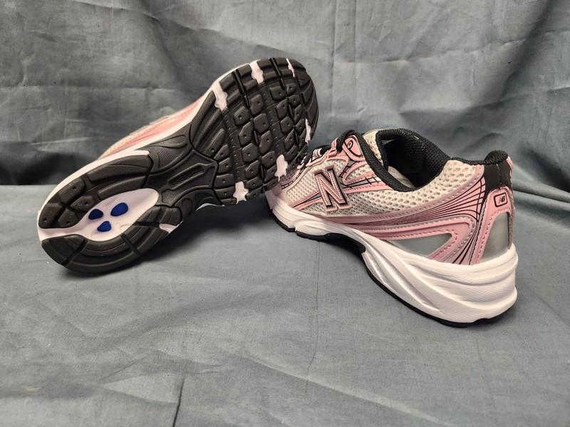 New Balance Girls 740 Sneakers GR740DK Mesh White Pink Size 4.5 NEW NO BOX