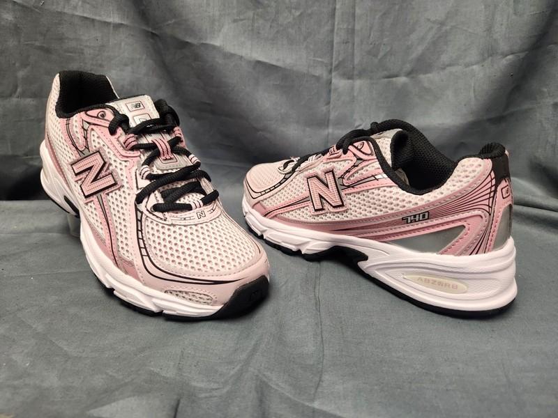 New Balance Girls 740 Sneakers GR740DK Mesh White Pink Size 4.5 NEW NO BOX