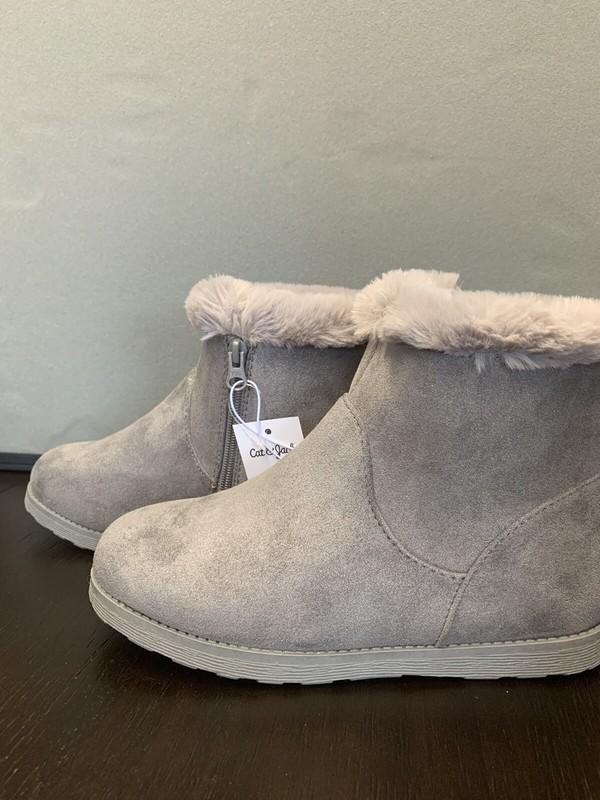 New Cat And jack Winter Boots Girls Size 5