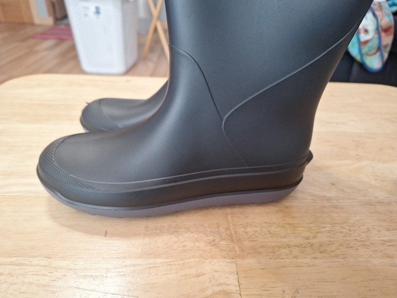 New Children's Size 4 Rubber Boots Black By Cat & Jack