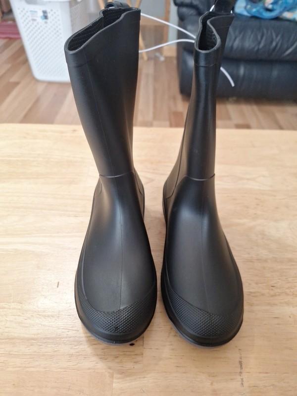 New Children's Size 4 Rubber Boots Black By Cat & Jack