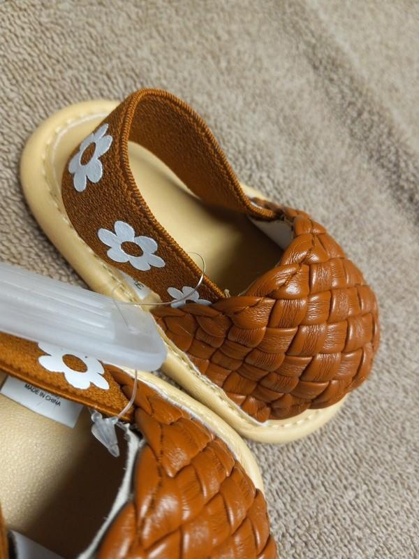 NEW - First Steps Size 2 Girls Sandals With Flowers 3-6 Mo