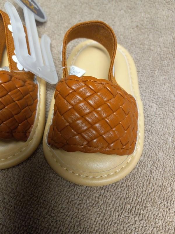 NEW - First Steps Size 2 Girls Sandals With Flowers 3-6 Mo