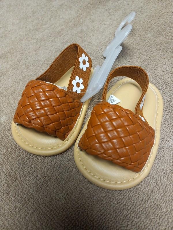 NEW - First Steps Size 2 Girls Sandals With Flowers 3-6 Mo
