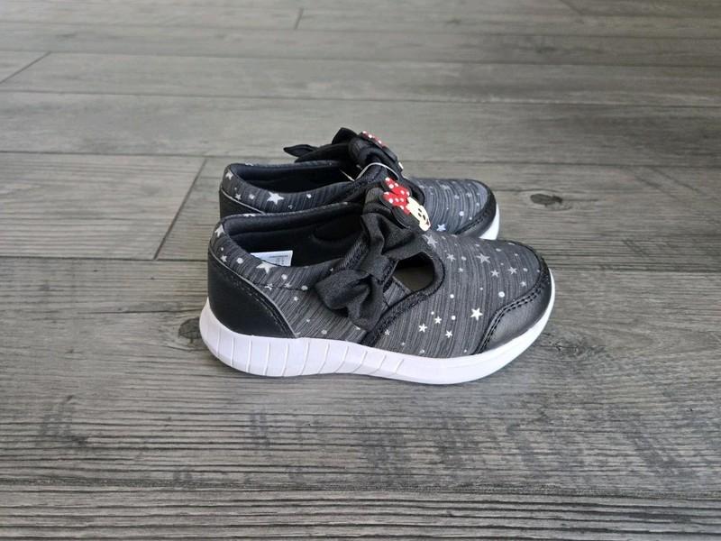 New Girls black Minnie Mouse Shoes with Bow and Stars Size 8 (for 2-3 years old)