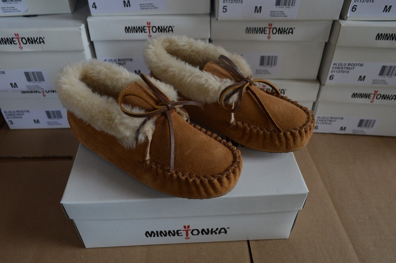 New in Box Minnetonka Girl's Youth Lulu Suede Chestnut Bootie