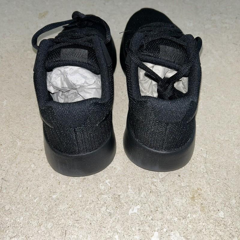 New Nike All Black Tanjun Running Shoes Boys Youth 6.5