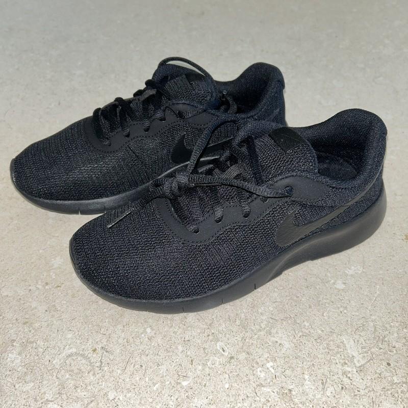 New Nike All Black Tanjun Running Shoes Boys Youth 6.5