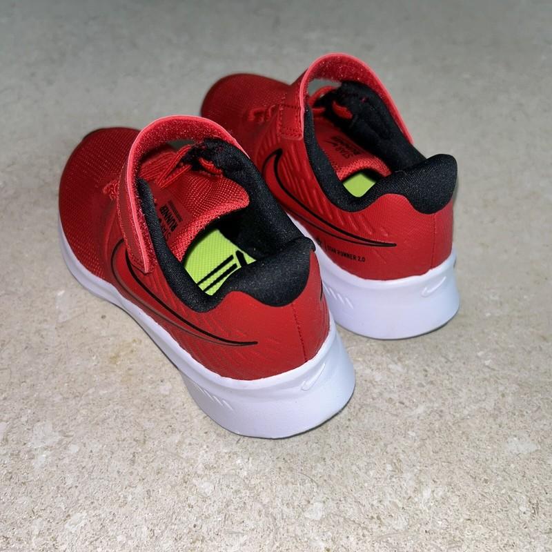 New Nike Red Star Runner Boys Youth Sneaker Shoes Size 11