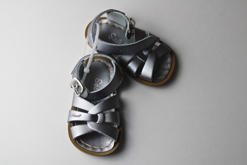 NEW Salt Water Sandals Original Pewter Silver Leather Size 4 Baby/Todd