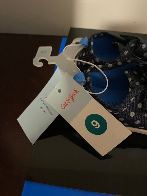 NEW TODDLER GIRL'S SIZE 9 CAT & JACK CASUAL SNEAKERS