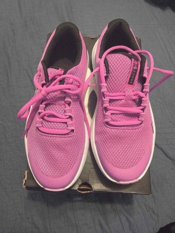 NEW (w/box) Pair Of Size 7Y Under Armour GGS Surge 4's For Grade School Girl's