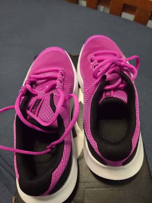 NEW (w/box) Pair Of Size 7Y Under Armour GGS Surge 4's For Grade School Girl's