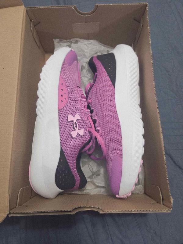 NEW (w/box) pair of Size 7Y Under Armour GGS Surge 4's for Grade School Girl's