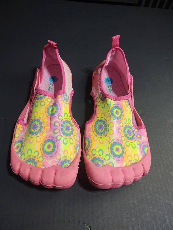 NEWTZ Girls Size 6 Pink Floral Water Sandals. C7
