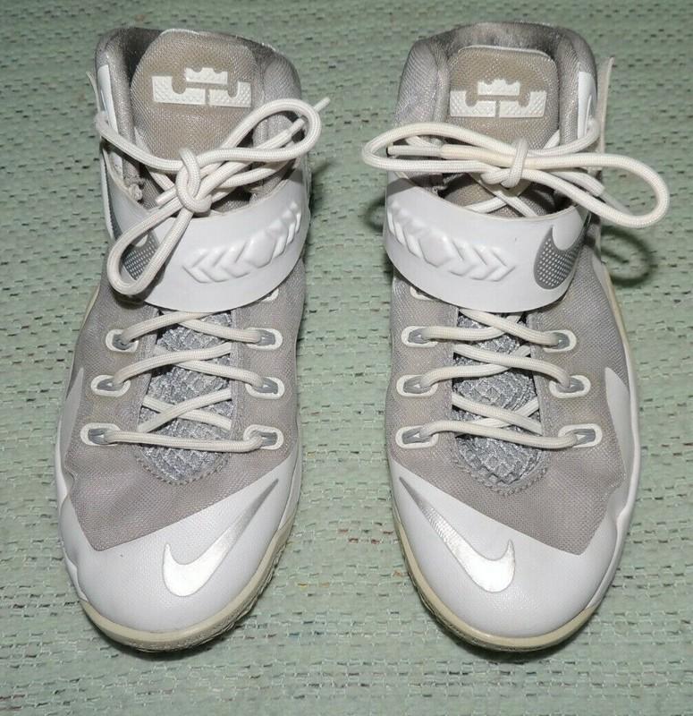 Nike 653645-100 Lebron James Soldier VIII White Gray Youth Basketball Shoes 6.5Y