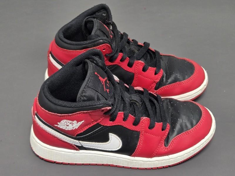 Nike Air Jordan 1 Mid Black Red White GS Youth 4Y Basketball Shoes FQ8423-061