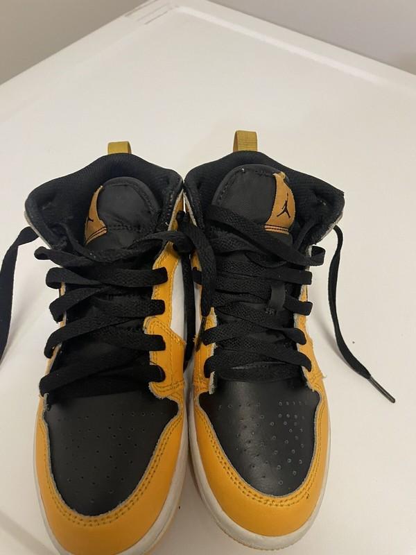 Nike Air Jordan 1 Mid Taxi Black-White Size 1 Y Excellent Used