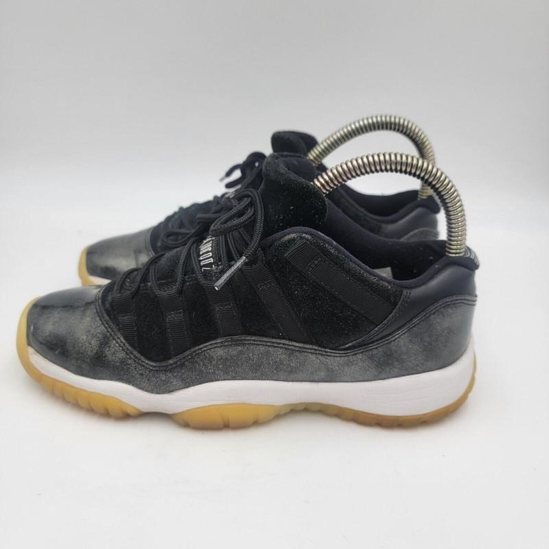 Nike Air Jordan 11 Retro 528896-010 Black White Shoe sz 5Y Womens sz 7 Sneaker