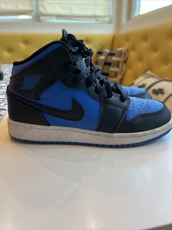 Nike Air Jordan Boys 5.5 Mid Top Blue & Black-excellent Used Condition