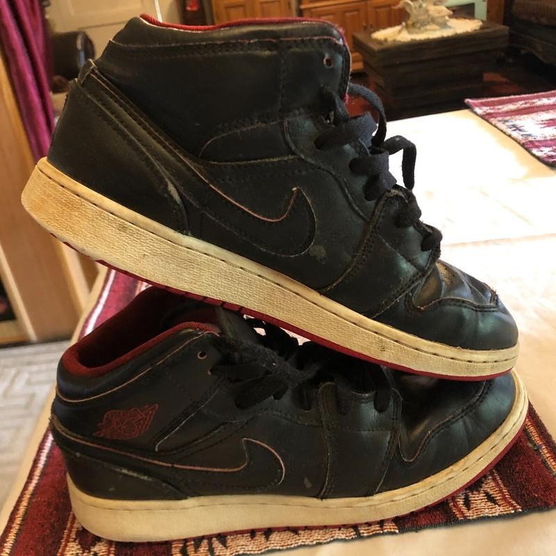 Nike Air Jordan's size 5.5 used Retro y