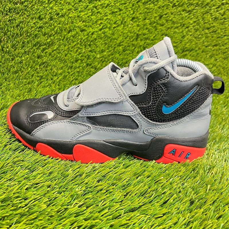 Nike Air Max Speed Turf GS Boys Size 6.5Y Black Gray Red Athletic Shoes Sneakers