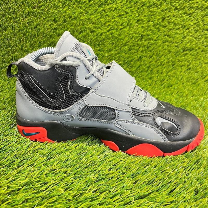 Nike Air Max Speed Turf GS Boys Size 6.5Y Black Gray Red Athletic Shoes Sneakers
