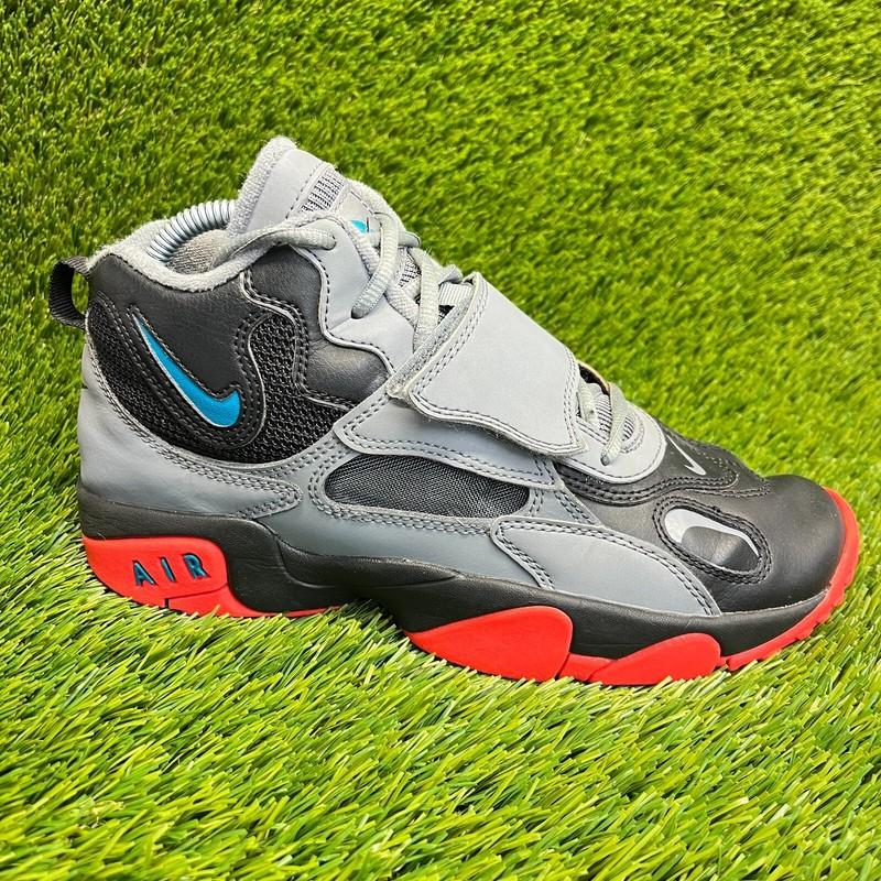 Nike Air Max Speed Turf GS Boys Size 6.5Y Black Gray Red Athletic Shoes Sneakers