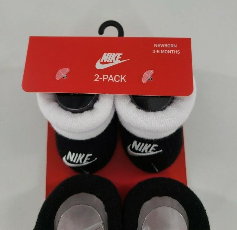 NIKE Baby Booties 2 Newborn 0-6 Months 2 Pack NWT Unisex White Black Gift Set