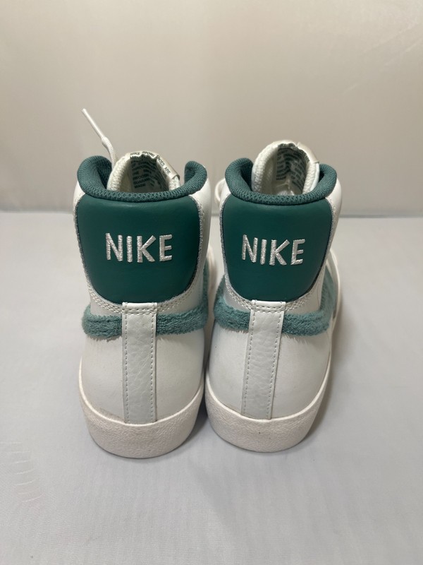 Nike Blazer Mid 77 GS Athletic Sneaker Boys 5.5Y White Leather FZ1158-100 S471