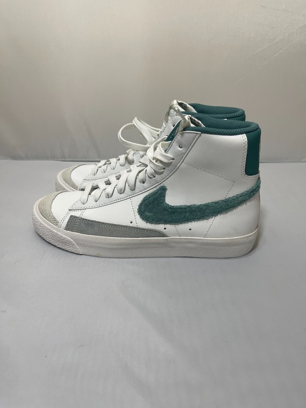 Nike Blazer Mid 77 GS Athletic Sneaker Boys 5.5Y White Leather FZ1158-100 S471