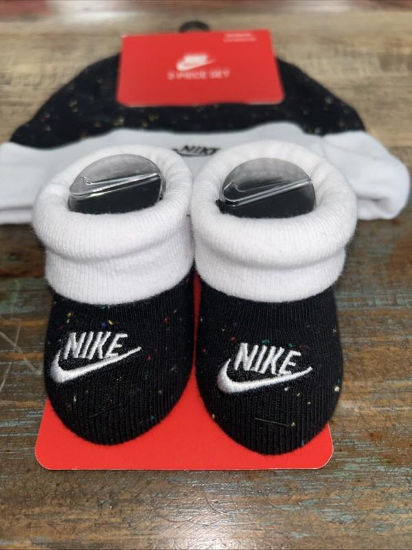 Nike Booties Crib Hat And Booties Newborn 0/6 Months Assorted Color