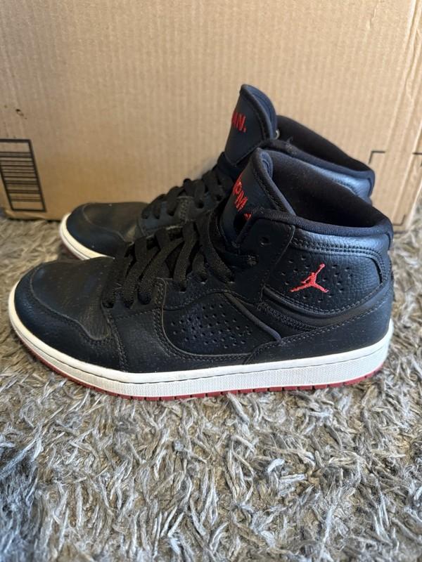 Nike Boys Air Jordan 1 705300-021 Black Basketball Shoes Sneakers Size 7Y