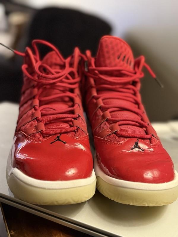 Nike Boys Air Jordan Max Aura CQ9544-600 Red Basketball Shoes Sneakers Size 5Y