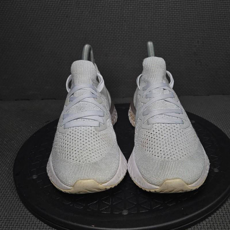 Nike Epic React Flyknit 2 Shoes Womens Sz 6 Gray White Athletic Trainers