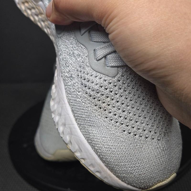 Nike Epic React Flyknit 2 Shoes Womens Sz 6 Gray White Athletic Trainers