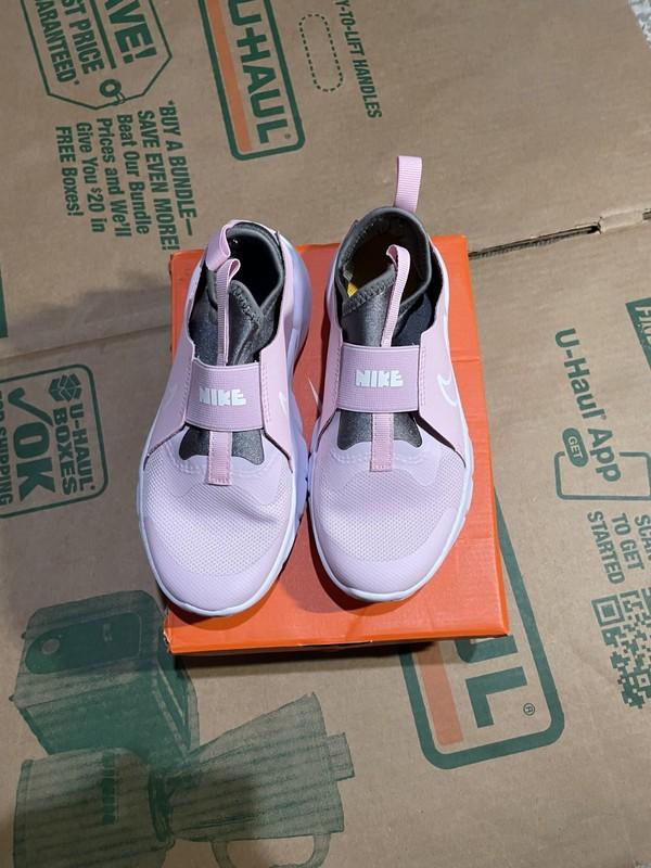 Nike Flex Runner GS Gym Shoe Pink/Metallic Silver Size 2Y Girls NEW