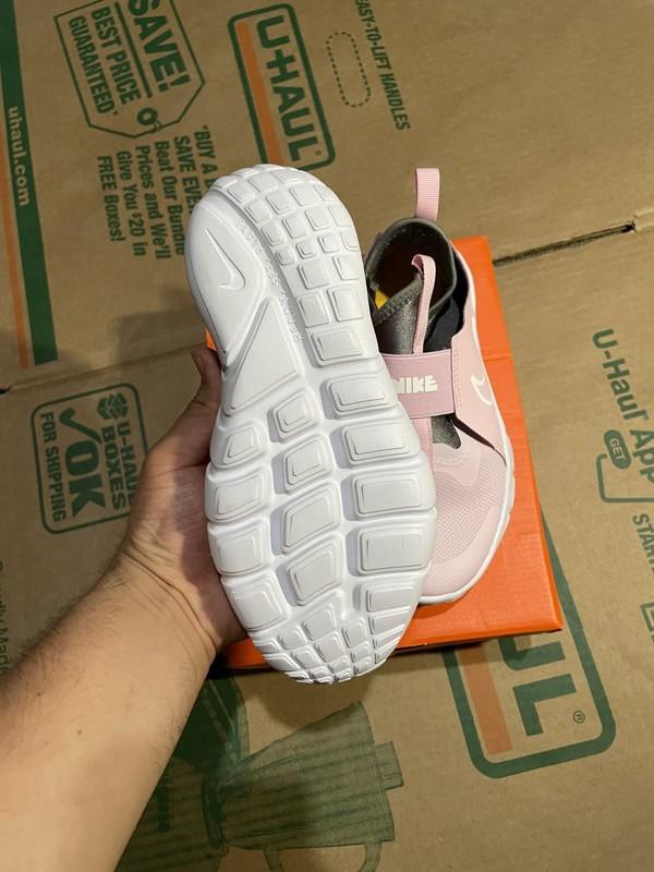 Nike Flex Runner GS Gym Shoe Pink/Metallic Silver Size 2Y Girls NEW