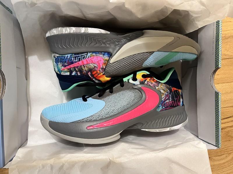 Nike Freak 4 SE Boys Size 6.5 Basketball Shoes Athletic Sneaker Brand New In Box