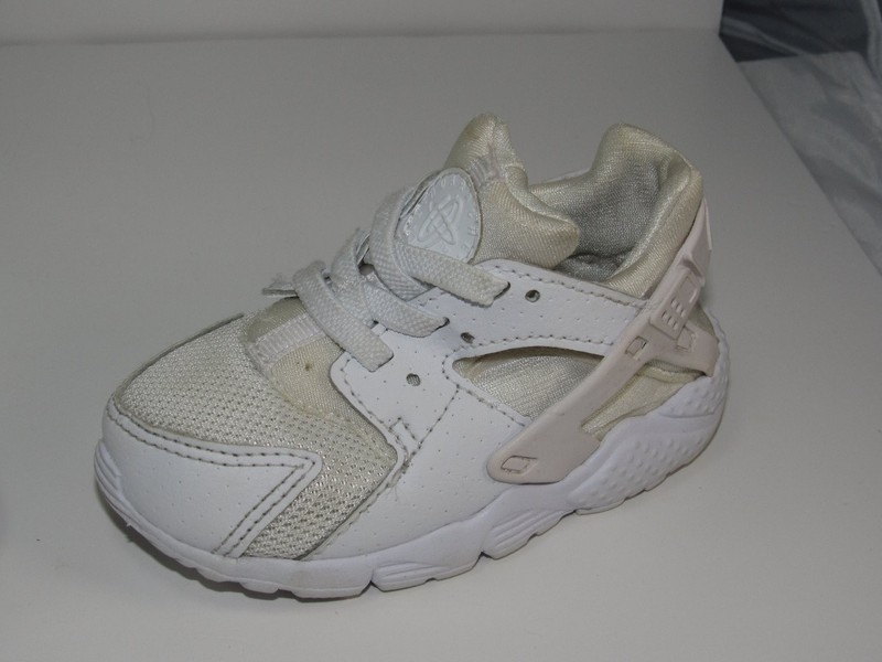 Nike Huarache Baby Sneakers White Size 6C Leather Mesh Comfort