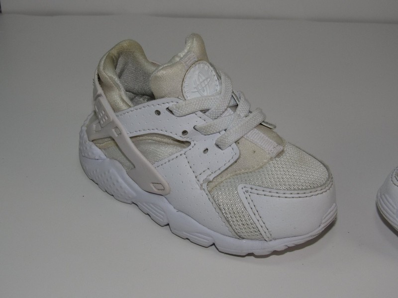 Nike Huarache Baby Sneakers White Size 6C Leather Mesh Comfort
