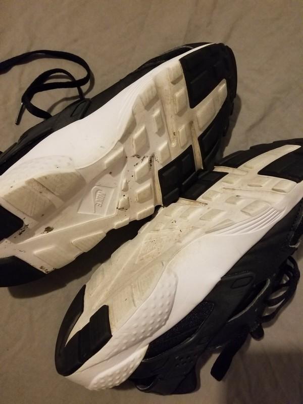 Nike Huarache Sneakers Shoes 6.5 Youth Boys Black White Athletic