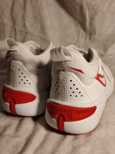 NIKE Hustle D 11
