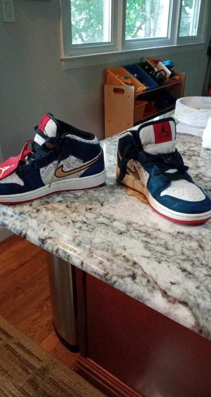 Nike Jordan Boys Shoes Size 5Y