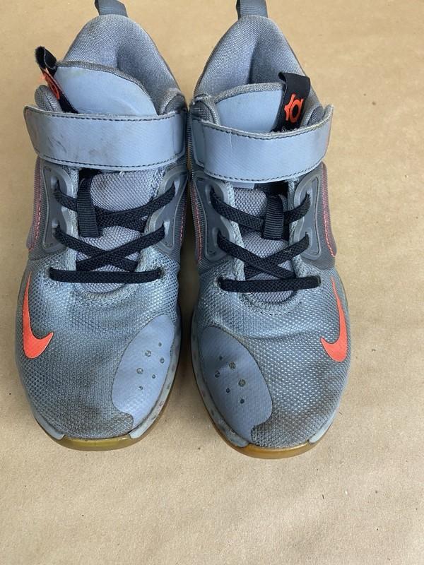 Nike KD Trey 5 Kids Size 1.5 Kevin Durant Basketball Shoes