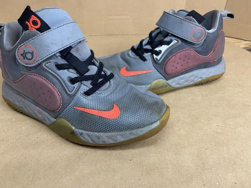 Nike KD Trey 5 Kids Size 1.5 Kevin Durant Basketball Shoes