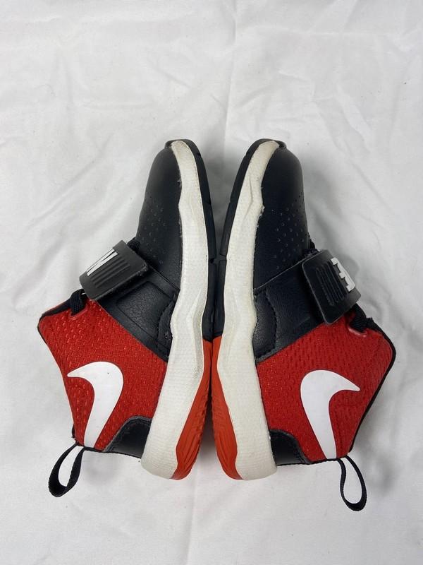 Nike Kids Team Hustle D8 Red And Black Basketball Shoes Size 8