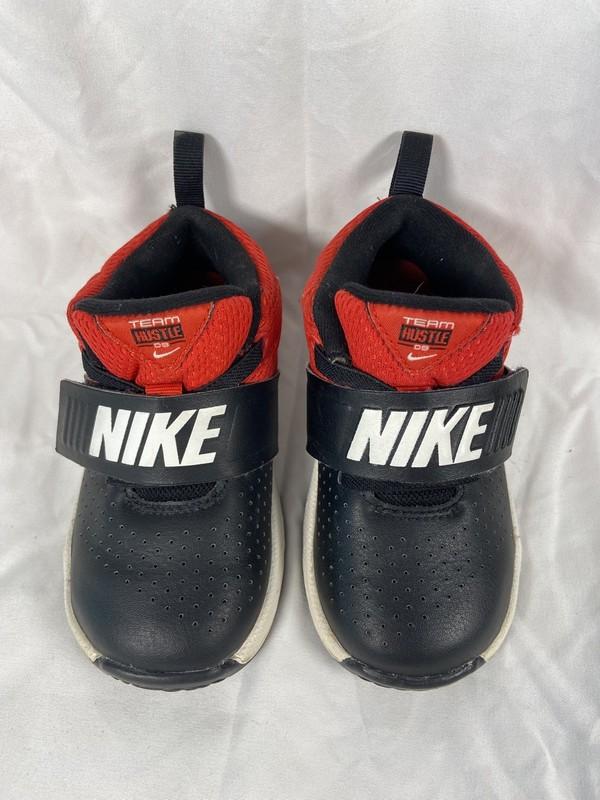 Nike Kids Team Hustle D8 Red And Black Basketball Shoes Size 8