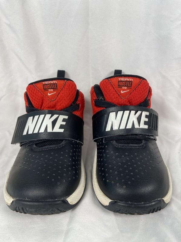 Nike Kids Team Hustle D8 Red And Black Basketball Shoes Size 8